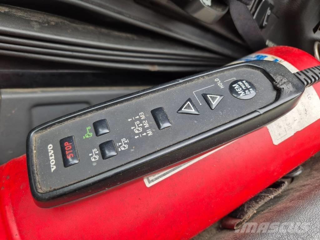 Volvo FM 420 شاحنات بمقصورة وهيكل