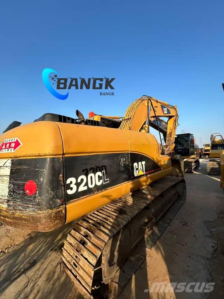 CAT 320 C حفارات زحافة