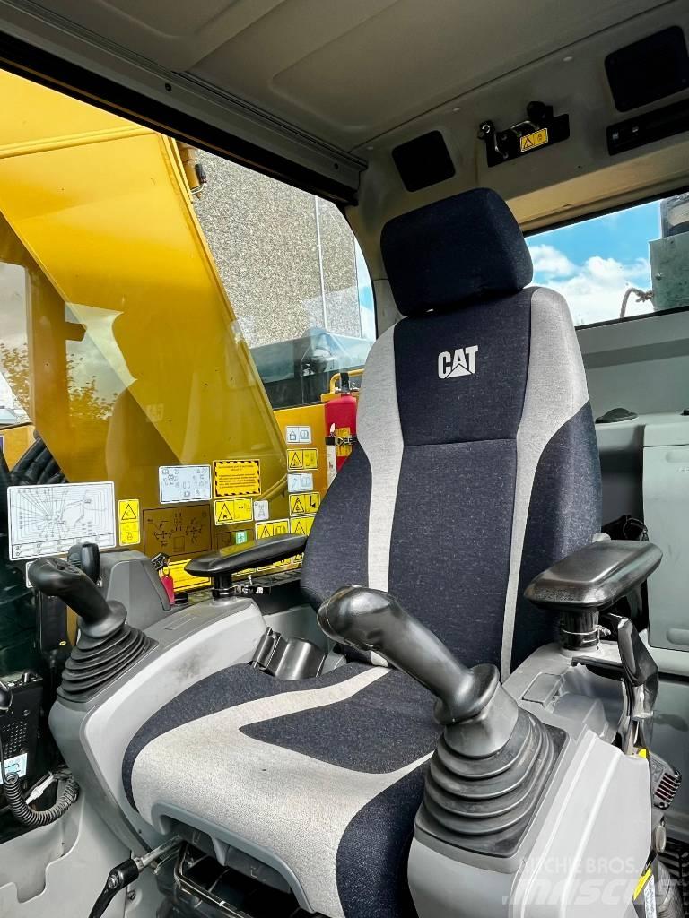 CAT 325 حفارات زحافة