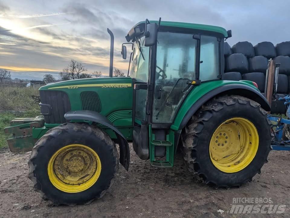 John Deere 6220 SE الجرارات
