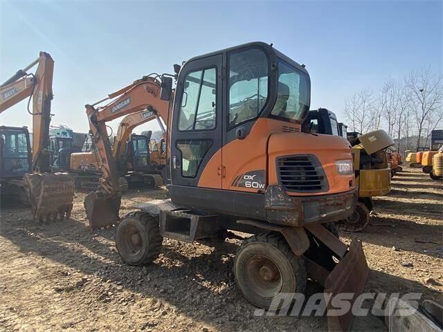 Doosan DX60W حفارات بعجل