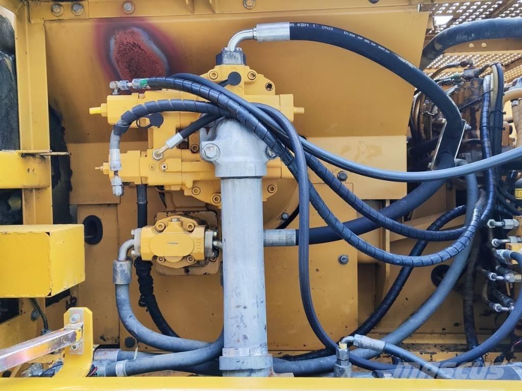 CAT 325 LN حفارات زحافة