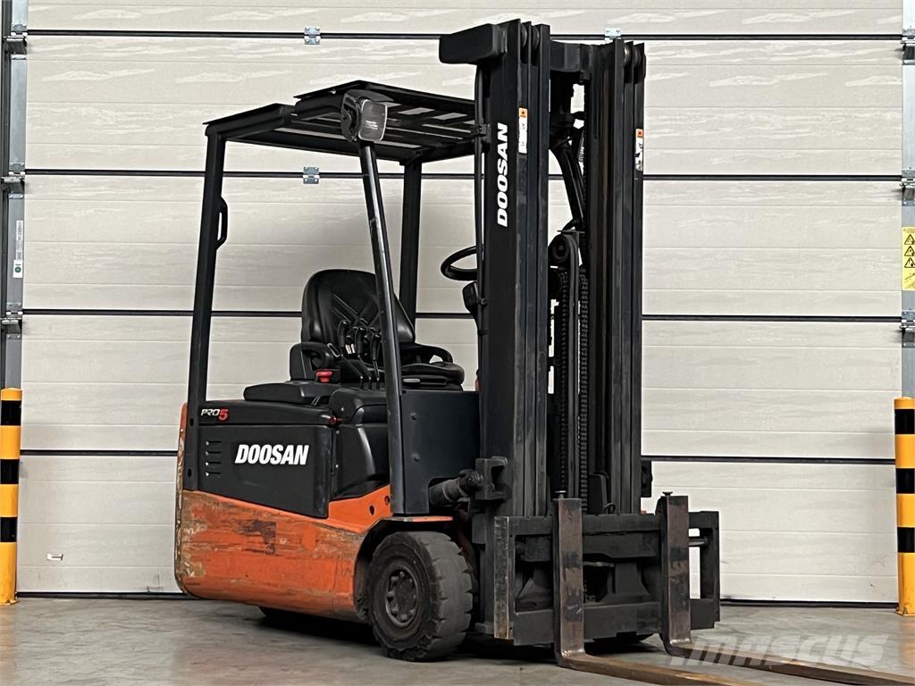 Doosan B18T-5 شاحنات ذات رافعات شوكية تعمل بالكهرباء
