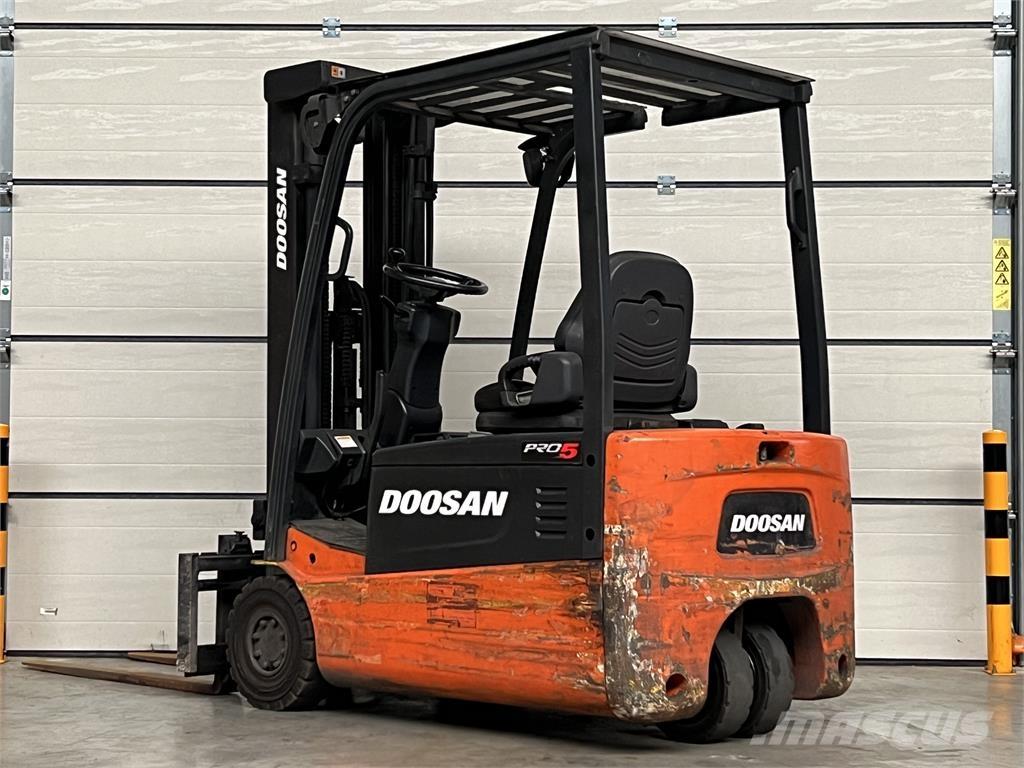 Doosan B18T-5 شاحنات ذات رافعات شوكية تعمل بالكهرباء