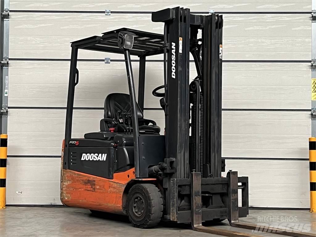 Doosan B18T-5 شاحنات ذات رافعات شوكية تعمل بالكهرباء