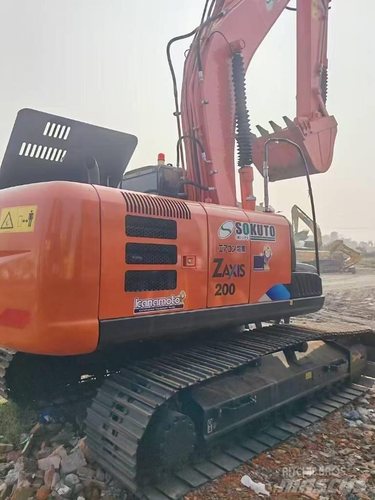 Hitachi 200-3 حفارات زحافة