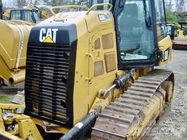 CAT D 3 K 2 XL بلدوزرات مجنزرة