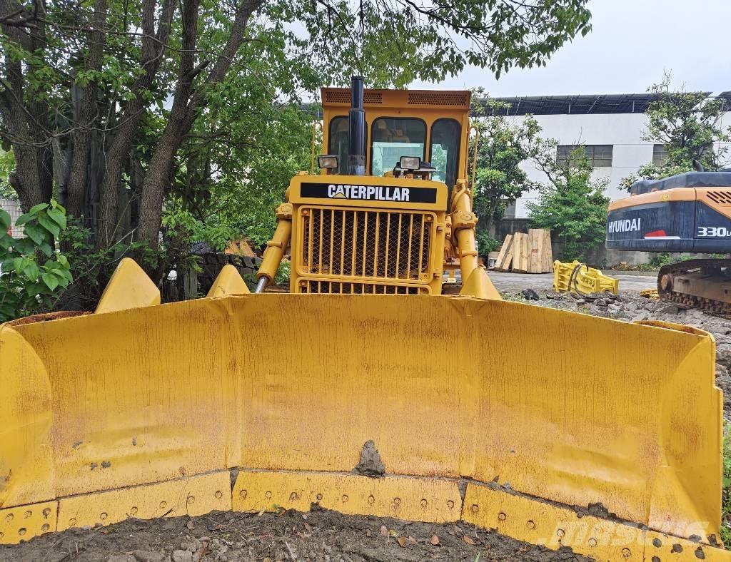CAT D 7 G بلدوزرات مجنزرة