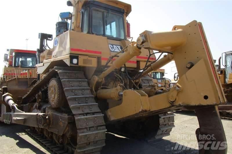 CAT D9R بلدوزرات مجنزرة