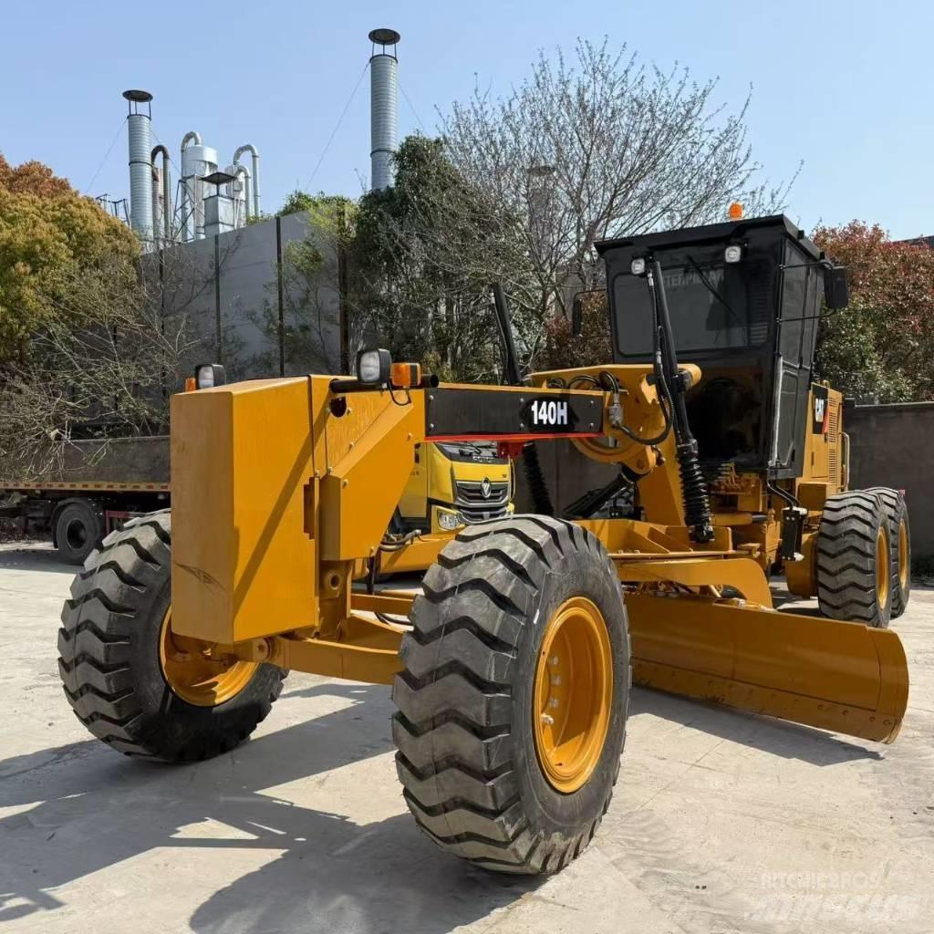 CAT 140h معدات تمهيد الطرق