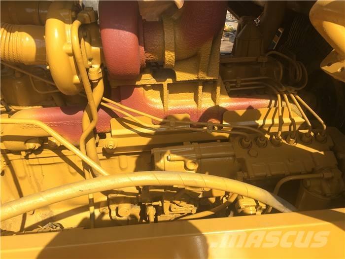CAT D 6 D بلدوزرات مجنزرة