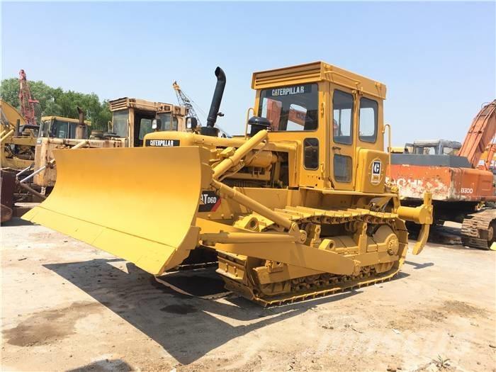 CAT D 6 D بلدوزرات مجنزرة