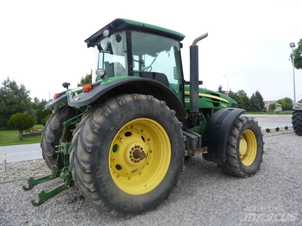 John Deere 7930 الجرارات