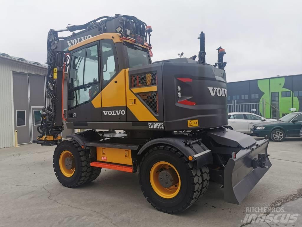Volvo EWR150E حفارات بعجل