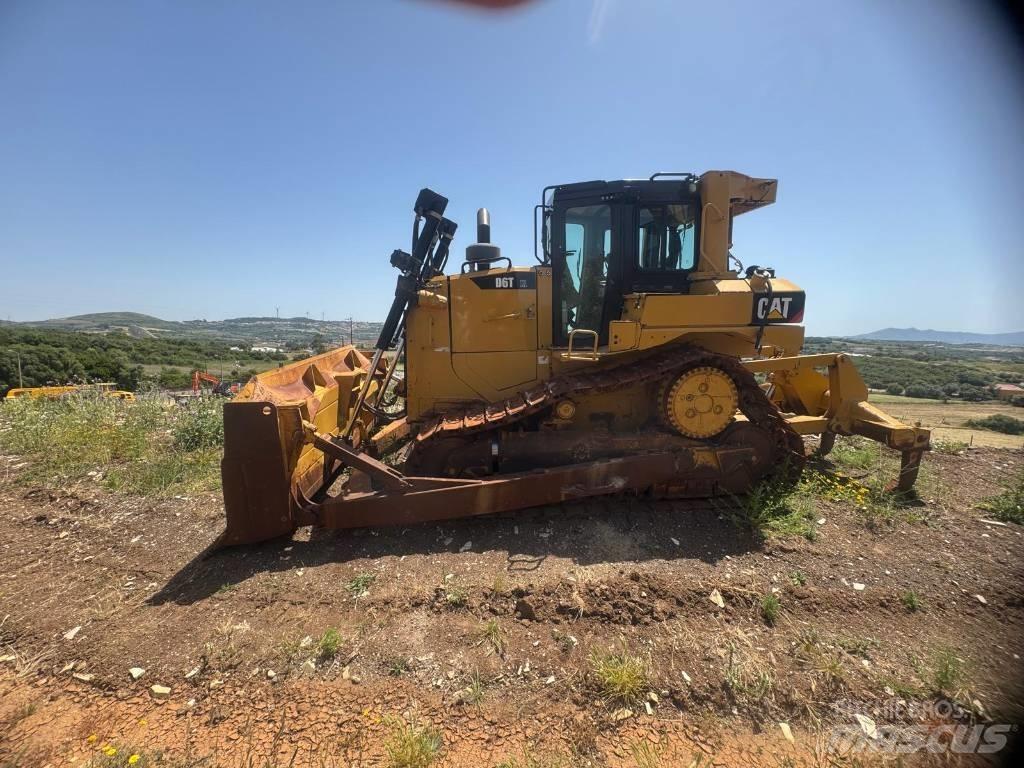 CAT D 6 T XL بلدوزرات مجنزرة