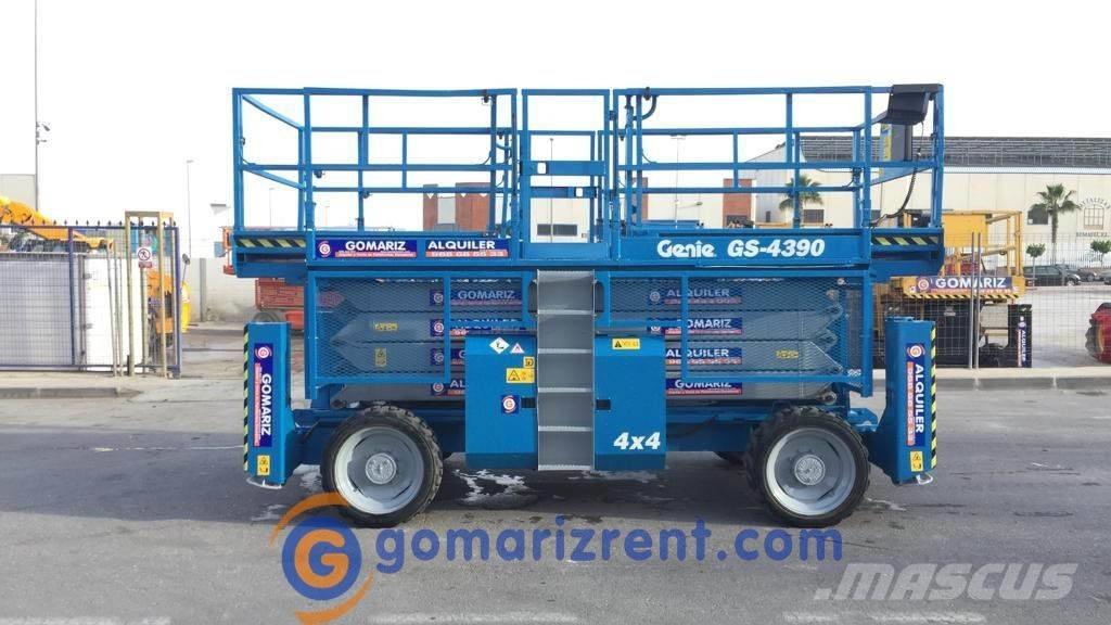 Genie GS 4390 رافعات مقصية الشكل