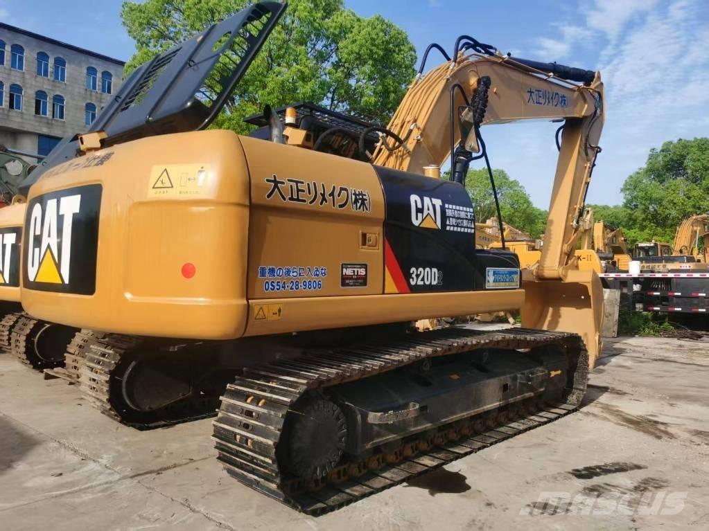 CAT 320d2 حفارات زحافة