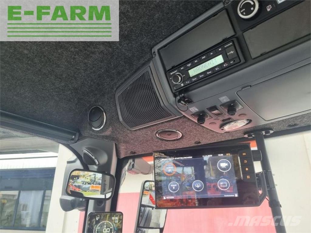 Valtra q305 الجرارات