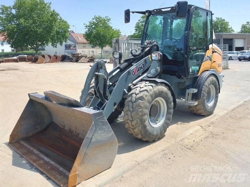 Giant G 5000 X-Tra لوادر انزلاقية التوجيه