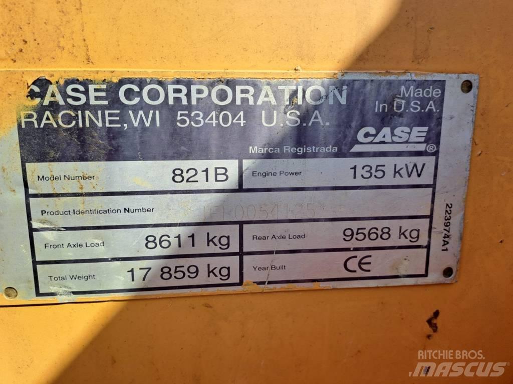 CASE 821 B لوادر بعجل