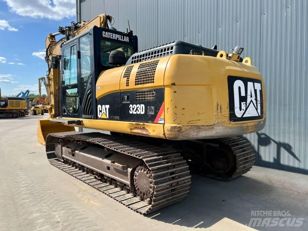 CAT 323D LN VA حفارات زحافة