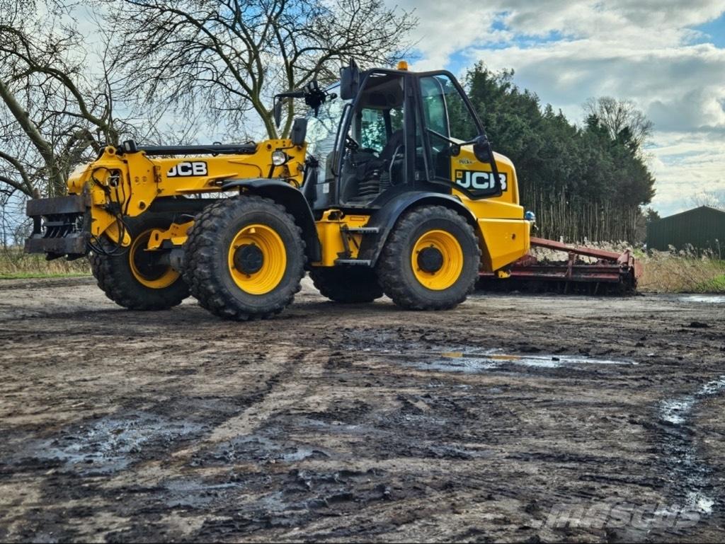 JCB TM 320 S معدات مناولة لأغراض الزراعة