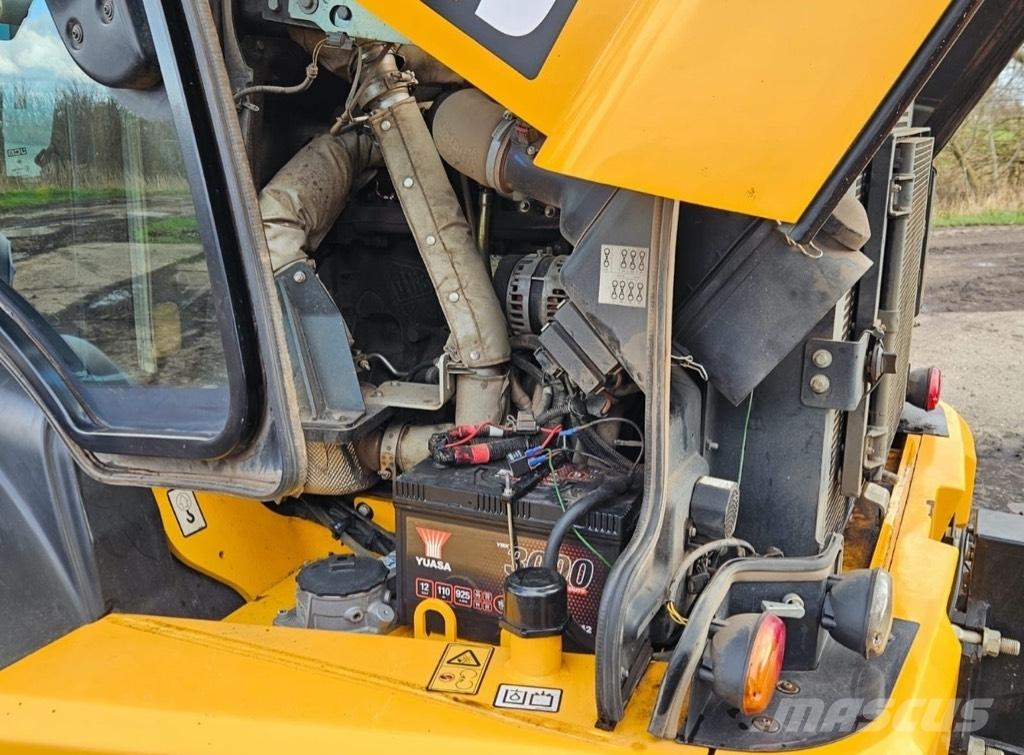 JCB TM 320 S معدات مناولة لأغراض الزراعة