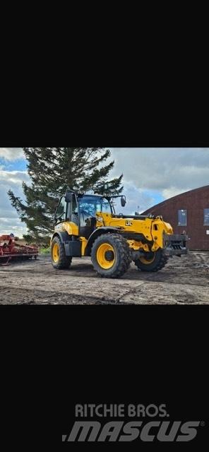 JCB TM 320 S معدات مناولة لأغراض الزراعة