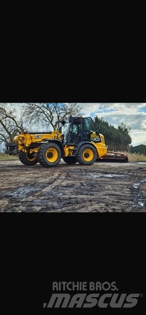 JCB TM 320 S معدات مناولة لأغراض الزراعة