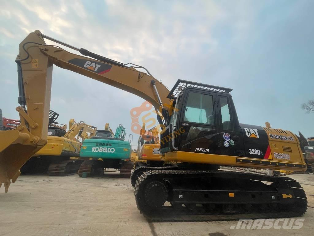 CAT 320 D حفارات زحافة
