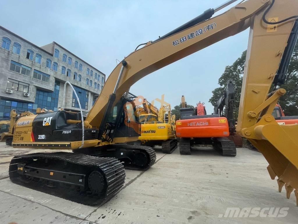 CAT 320 D حفارات زحافة