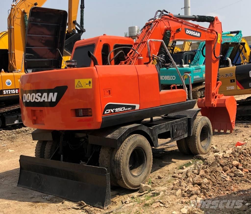 Doosan DX150W حفارات بعجل