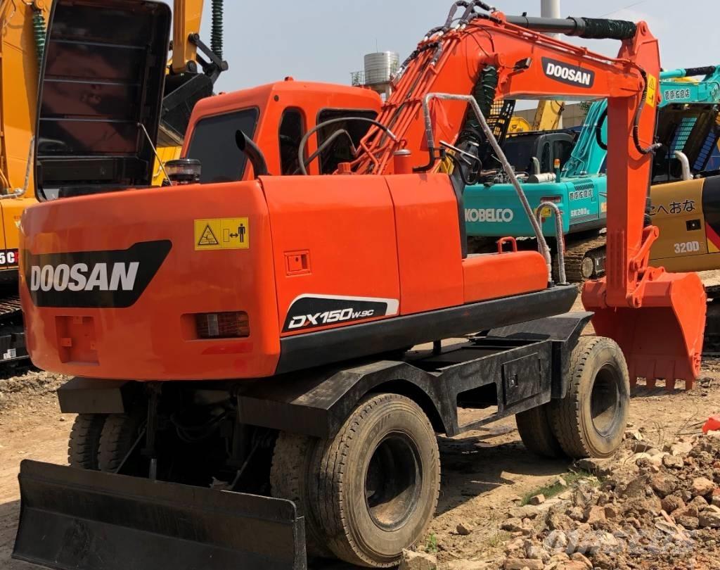 Doosan DX150W حفارات بعجل