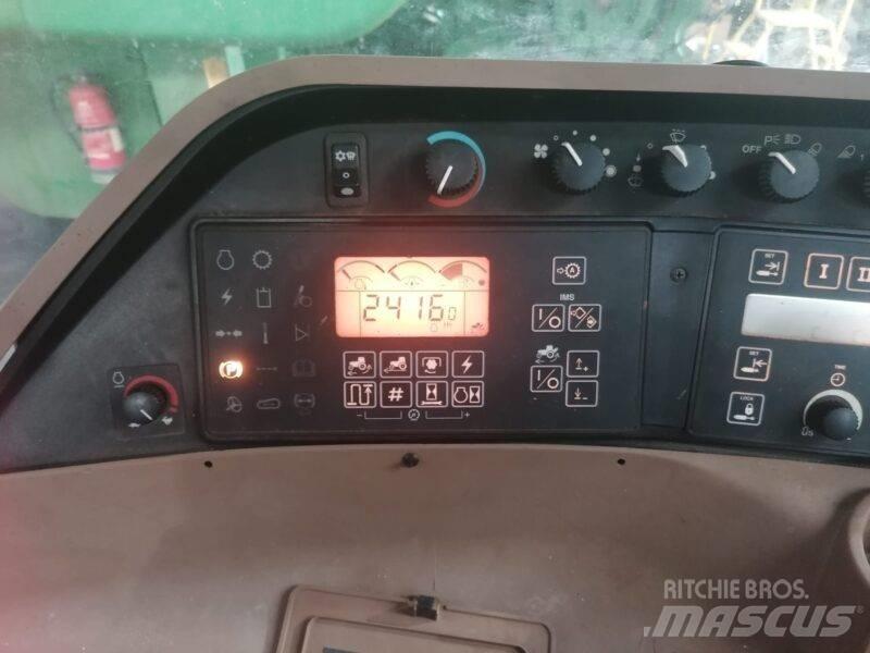 John Deere 8520 T الجرارات