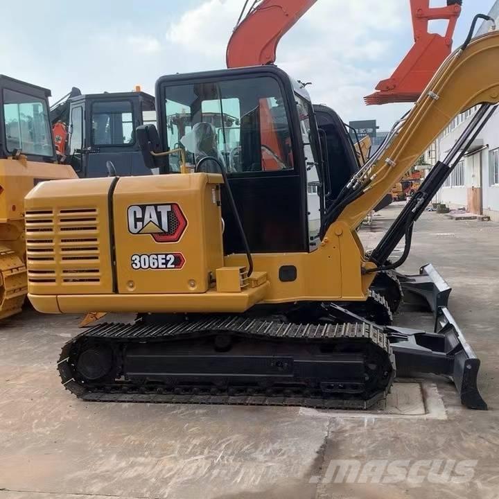 CAT 306E2 حفارات زحافة