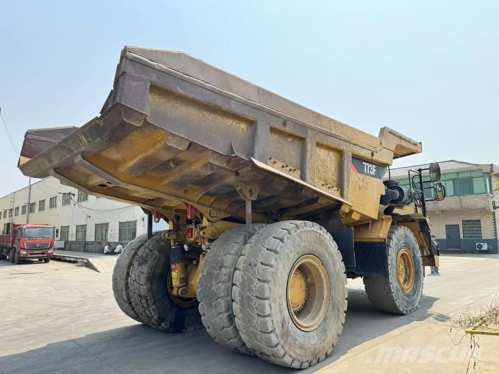 CAT 773 F ساحبات مفصلية