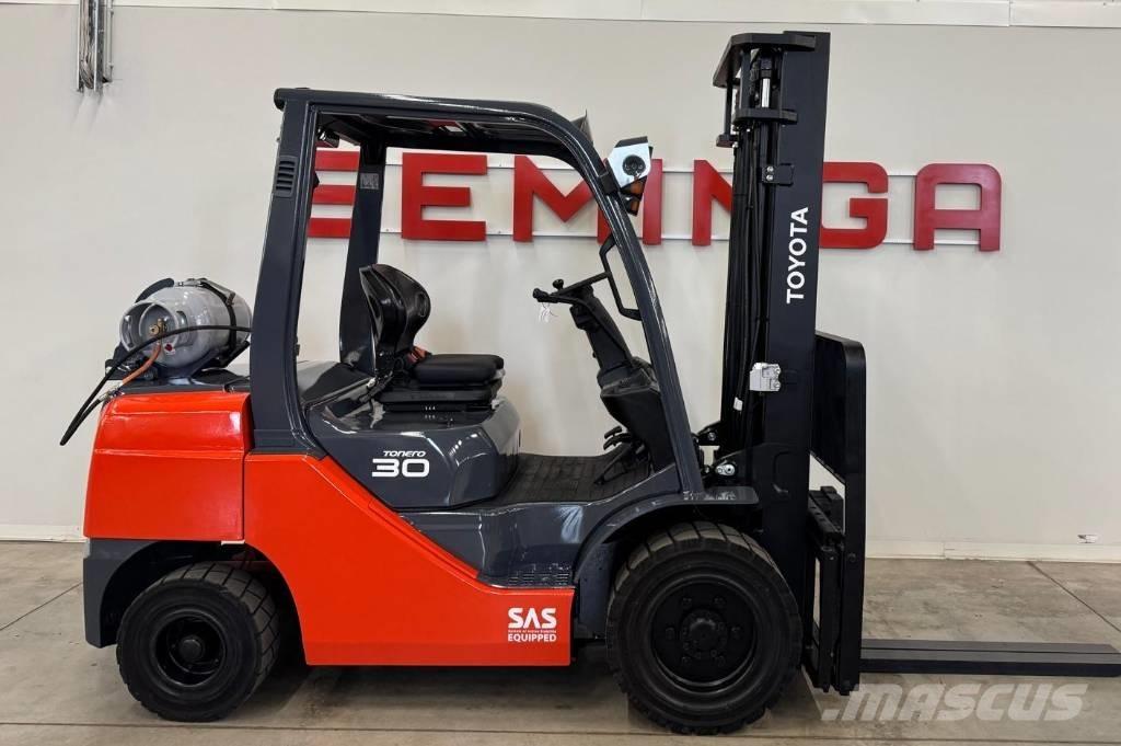 Toyota 10851 - 8FGF30 شاحنات LPG