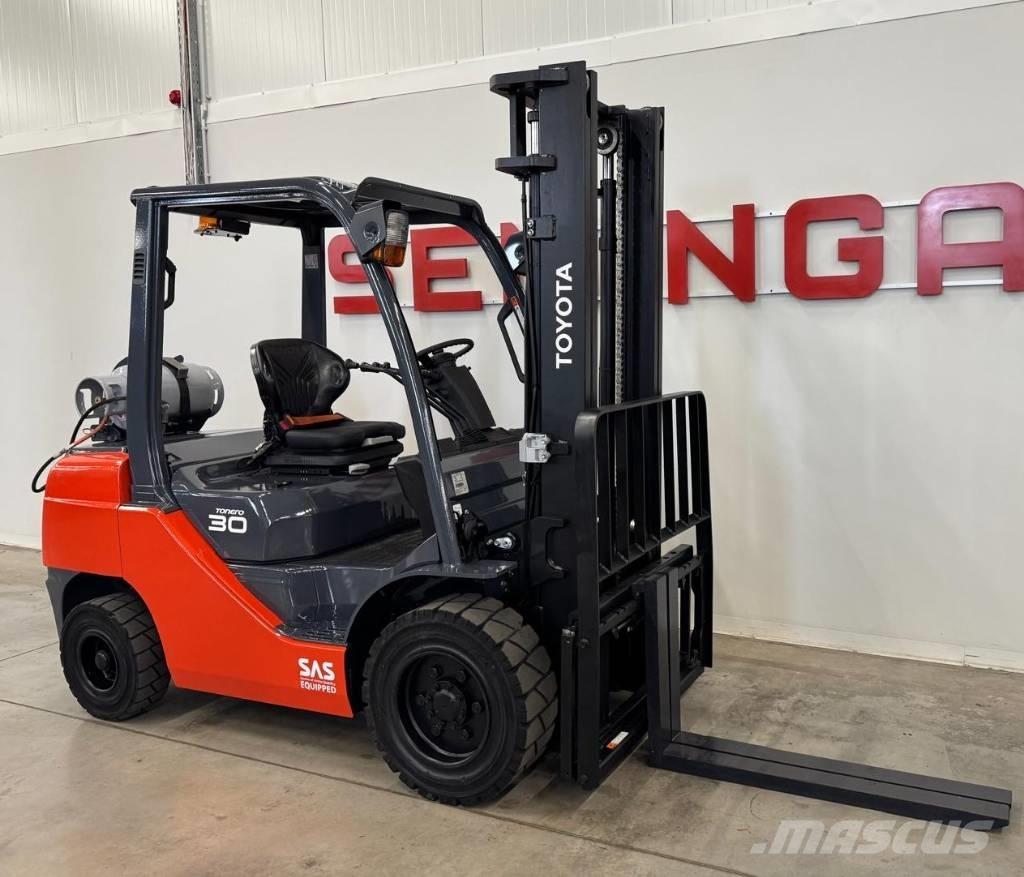 Toyota 10851 - 8FGF30 شاحنات LPG