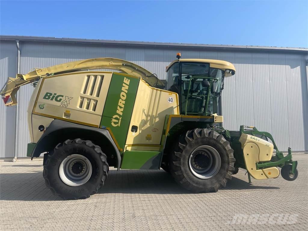 Krone Big X 700 علافات ذاتية الدفع