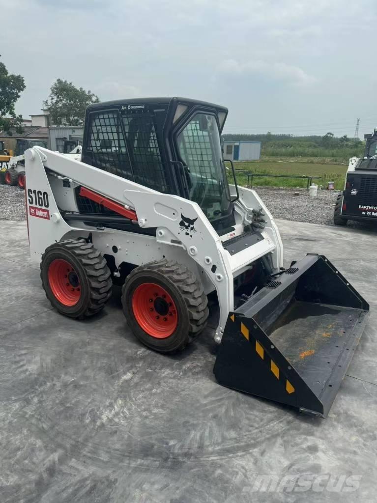 Bobcat S 160 لوادر انزلاقية التوجيه