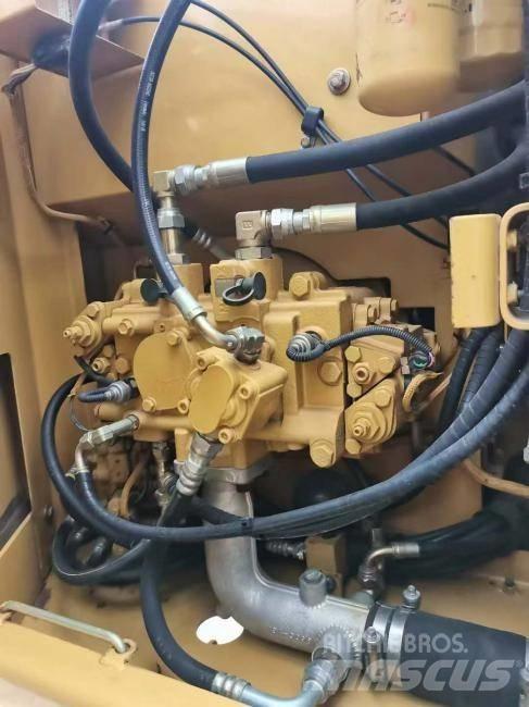 CAT 312 C حفارات زحافة