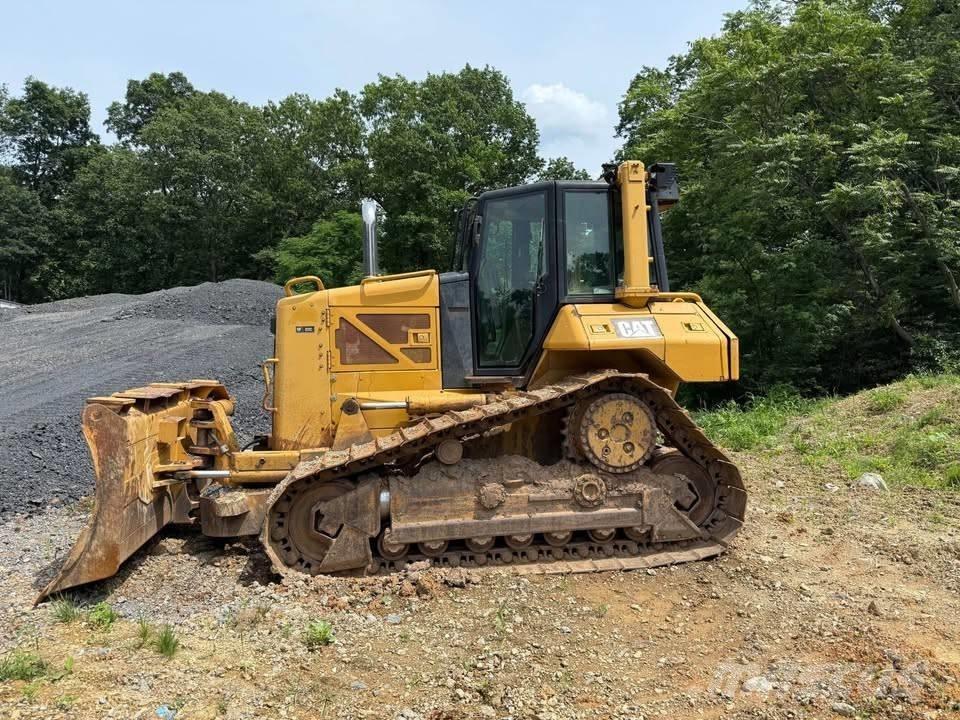 CAT D 6 N XL بلدوزرات مجنزرة
