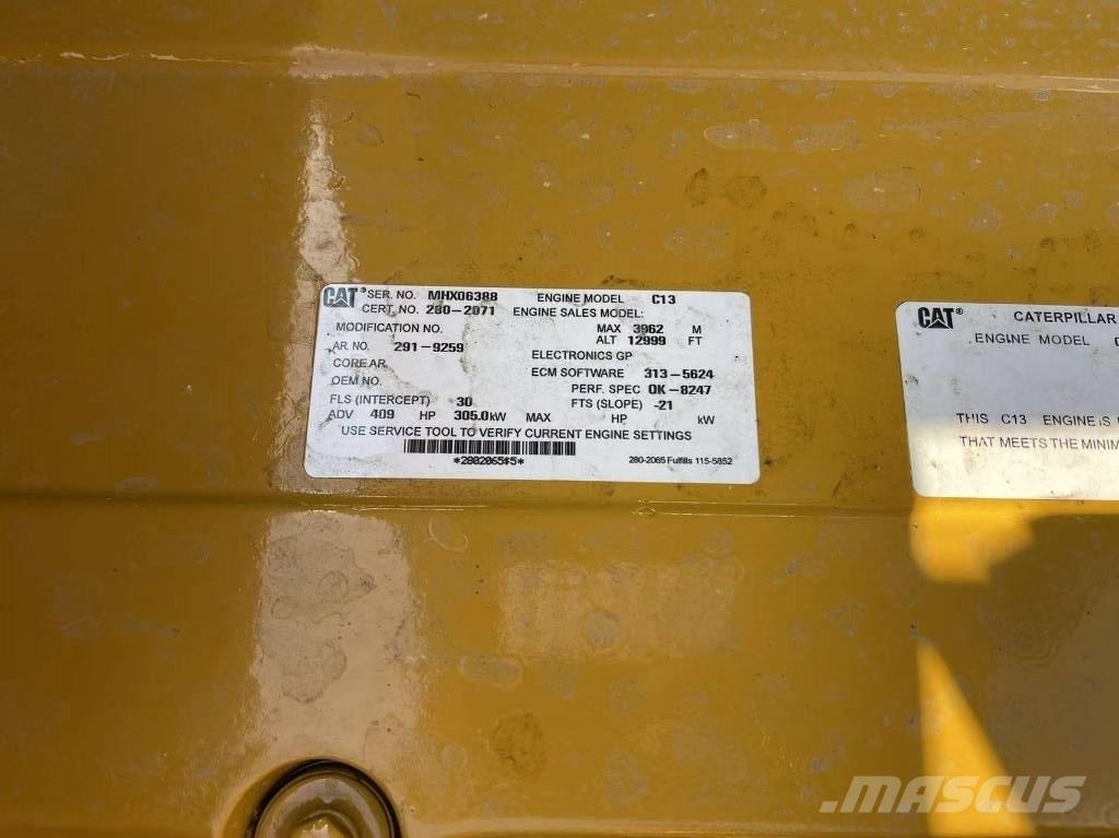 CAT 349 حفارات زحافة