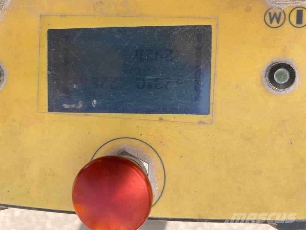 Brokk 170 حفارات هدم