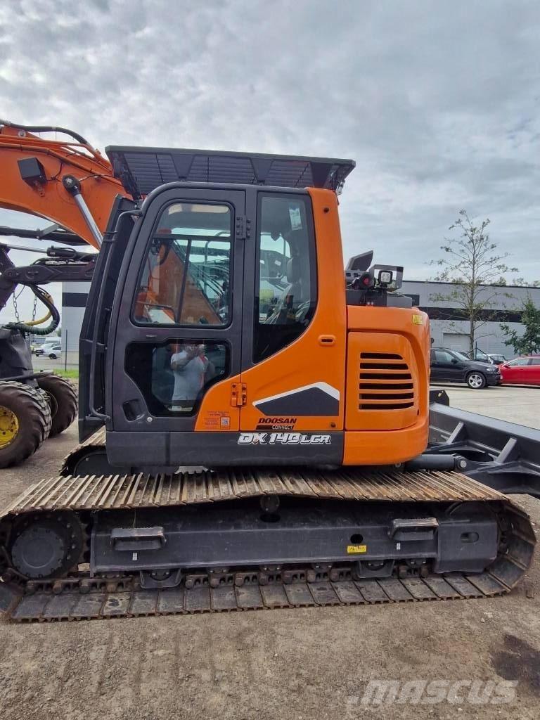 Develon DX 140 LCR-7 حفارات زحافة
