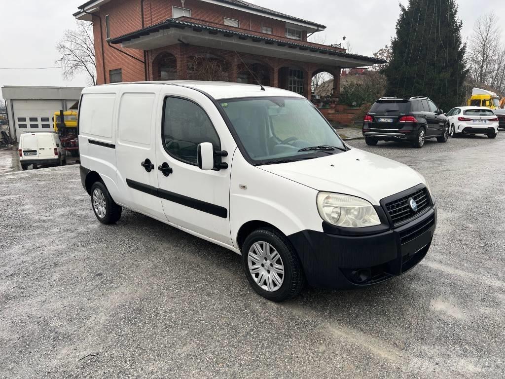 Fiat Doblo Cargo شاحنة مقفلة