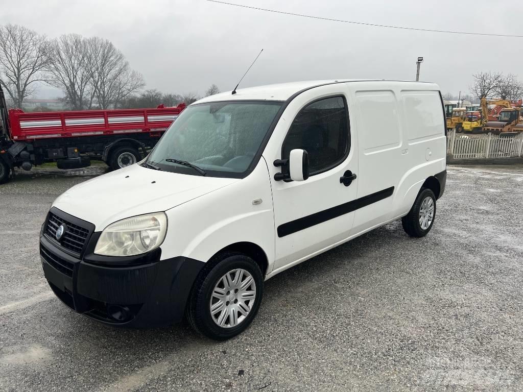 Fiat Doblo Cargo شاحنة مقفلة