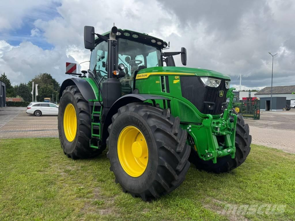 John Deere 6R 250 الجرارات