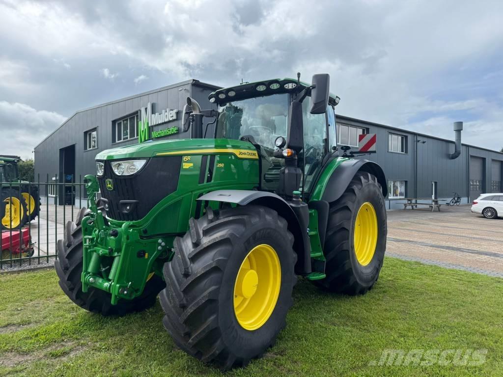 John Deere 6R 250 الجرارات