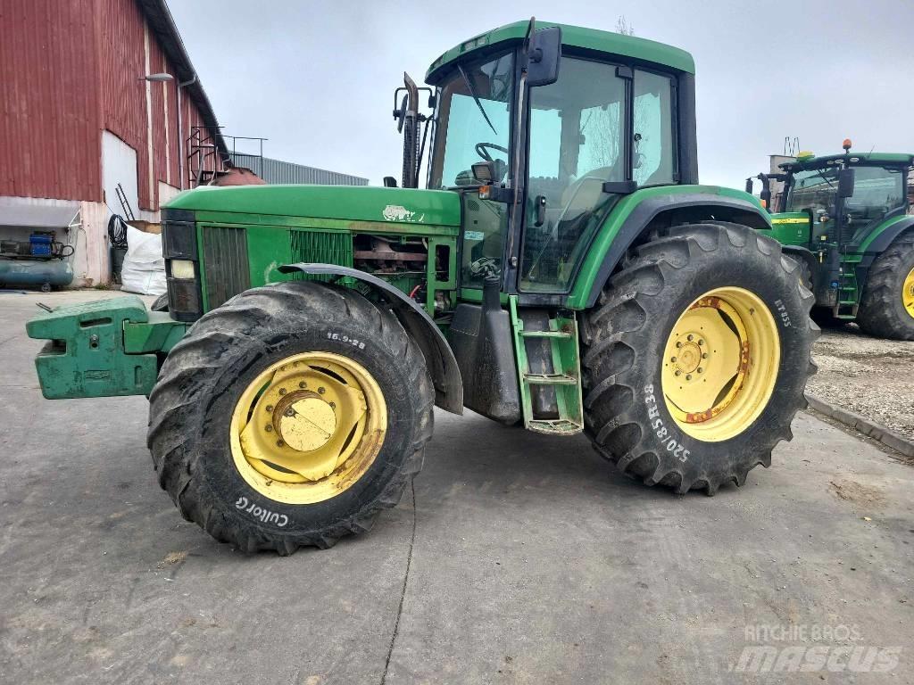 John Deere 6910 الجرارات